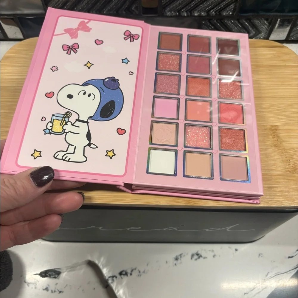 Charming Snoopy Pink and Blue Eyeshadow Palette
